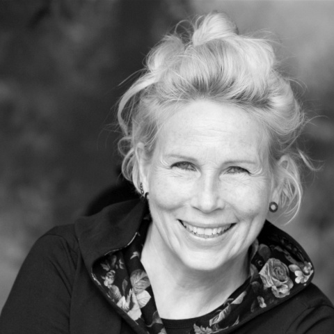  Sängerin -MBSR Trainerin -  Wien -  Buchautorin "Auftakt" Achtsamkeit für Musiker*innen" Arbor Verlag                                                                        